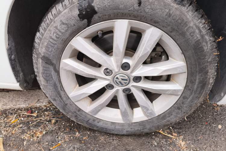 Used Volkswagen Touran 2016 Volkswagen Touran L 280TSI DSG Comfort Edition Right Front Wheel Hub