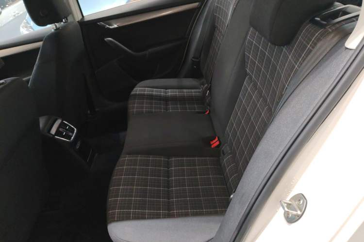 Used Skoda Octavia 2019 1.5L Automatic SmartDrive Comfort Edition China VI Standard
