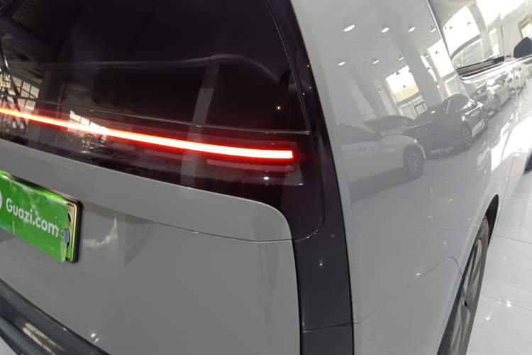 Used Li Auto MEGA 2025 Home Family Special Edition
