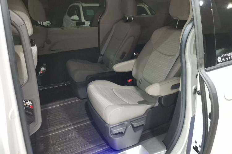 Used Toyota Sienna 2023 2.5L Hybrid Comfort Edition