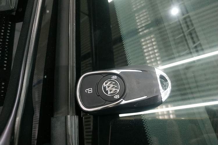 Used Buick GL6 2021 323T Mild Hybrid Connect Prestige Model
