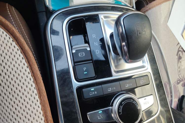 Used BYD Tang New Energy 2015 2.0T Four-Wheel-Drive Flagship Model
