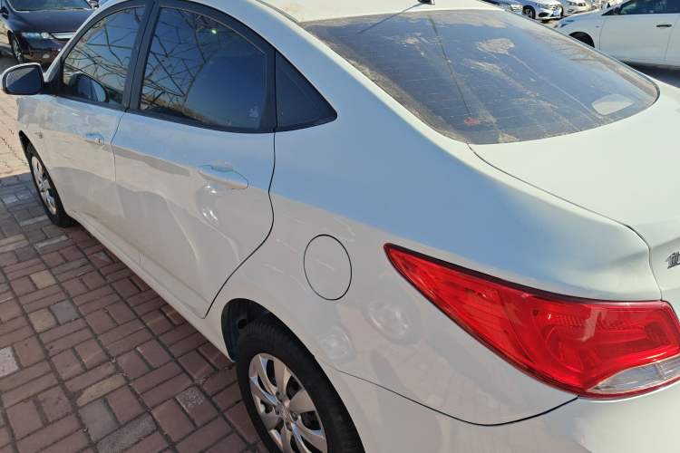 Used Hyundai Verna (older generation) 2014 1.4L Manual Smart GLS Trim
