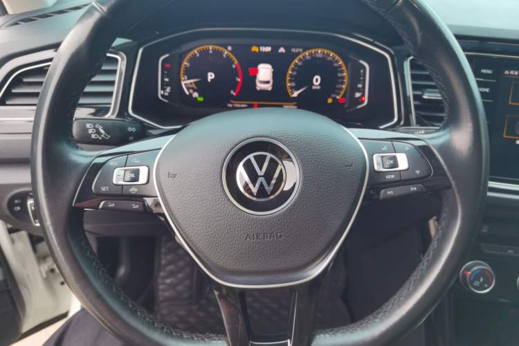 Used Volkswagen T-ROC 2022 280TSI DSG Two-Wheel Drive Elite PLUS Steering Wheel