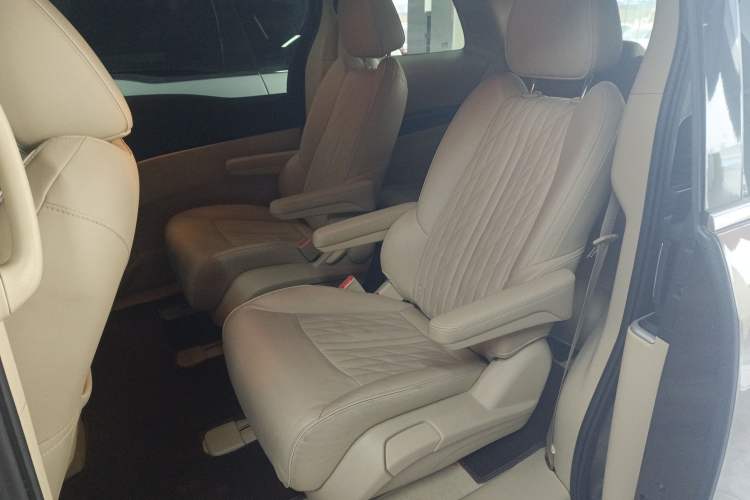 Used Buick GL8 2023 Facelifted Land Cruiser Executive Luxury Version
