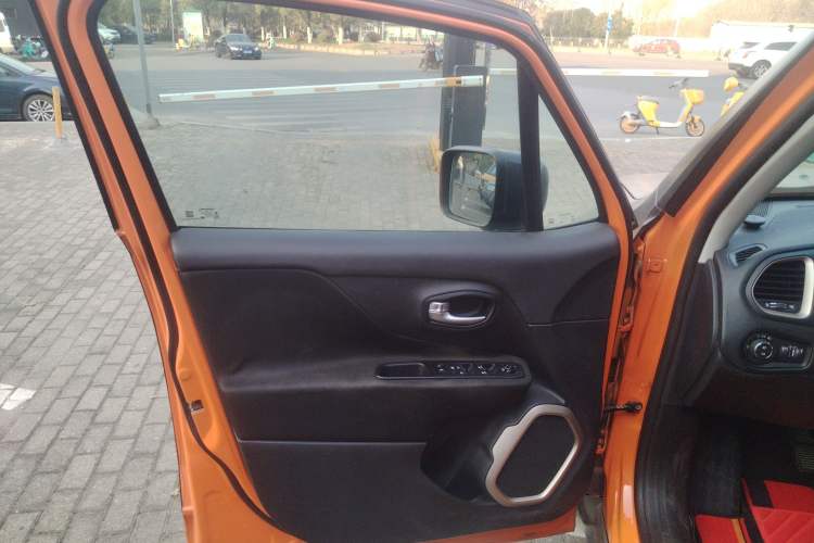 Used Jeep Renegade 2018 Connected Large Screen Version 180T Automatic High-Energy Edition