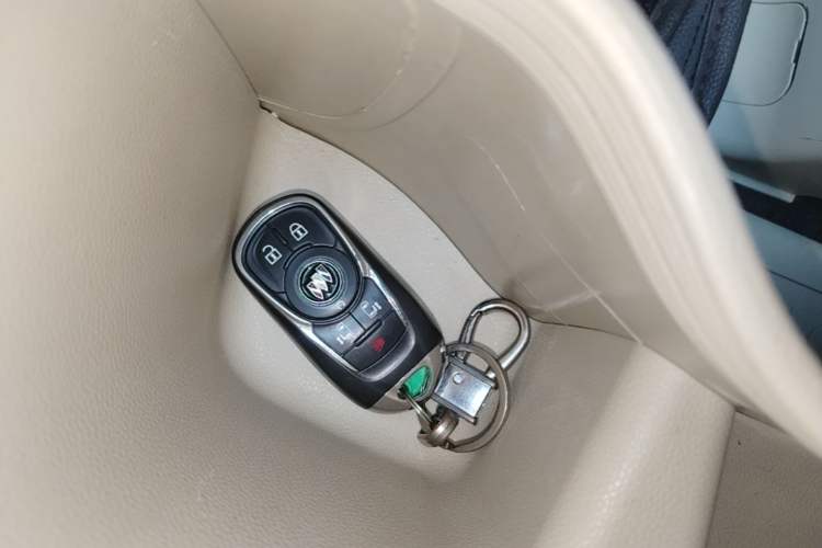 Used Buick GL8 2022 ES Landtrek 653T Luxury Edition
