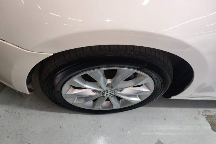 Used Volkswagen Golf 2012 1.6L Automatic Comfort Model Left Front Wheel Hub