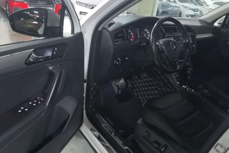 Used Volkswagen Tiguan L 2017 330TSI Automatic Two-Wheel Drive Comfort Edition