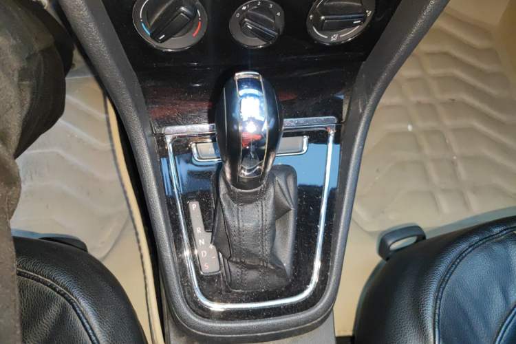 Used Volkswagen Bora 2013 1.6L Automatic Fashion Model
