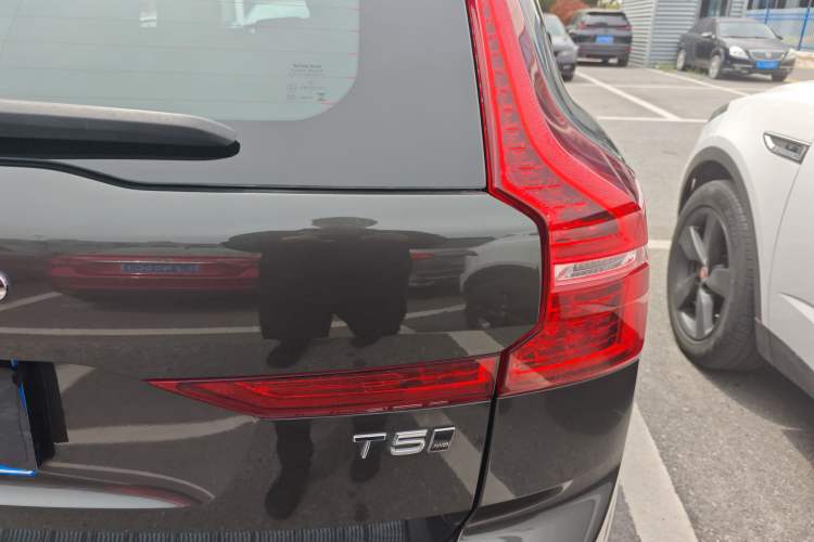 Used Volvo XC60 2021 T5 4x4 Smart Luxury Edition Exterior 3