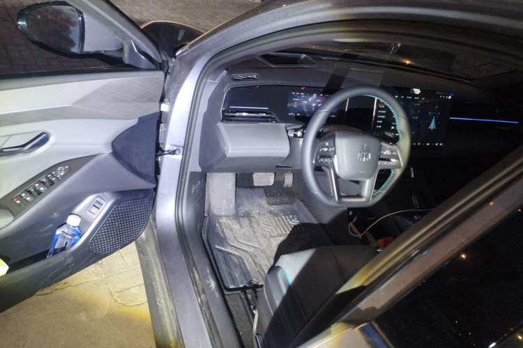 Used BYD Qin L 2025 EV 545KM Cloud Suspension Edition Driver Seat