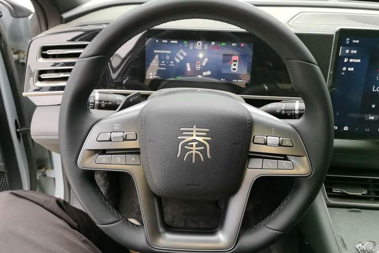 Used BYD Qin L 2025 DM-i Smart Drive 120KM Superior Model
