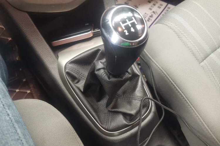 Used Chevrolet Aveo Sonic 2014 Sedan 1.4SL MT Comfort Edition