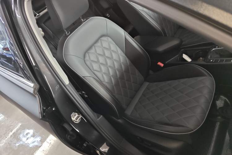 Used Volkswagen Sagitar 2023 300TSI DSG Excellence Edition Right Front Seat