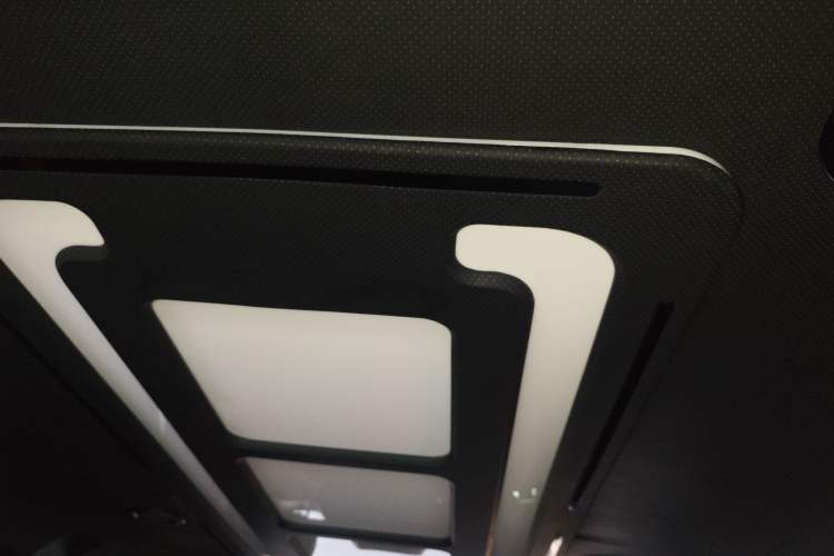 Used Ford Transit 2023 2.0T Diesel Automatic Commercial & Travel Version Mid-axle Low-roof Design 7/8/9-Seater