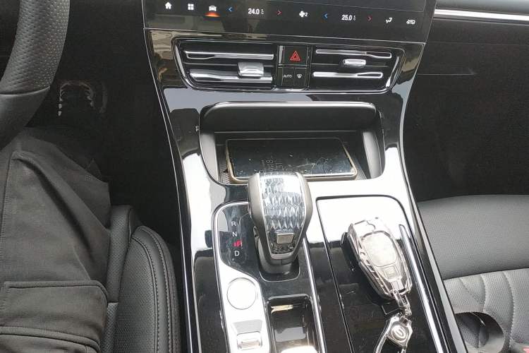 Used GAC Trumpchi M8 2024 Master Series 400T Prestige Edition Gear Lever