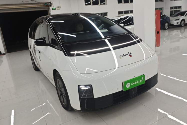 Used Li Auto MEGA 2025 Home Family Special Edition Exterior 2