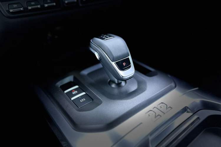 Used 212 T01 2024 2.0T Explorer
