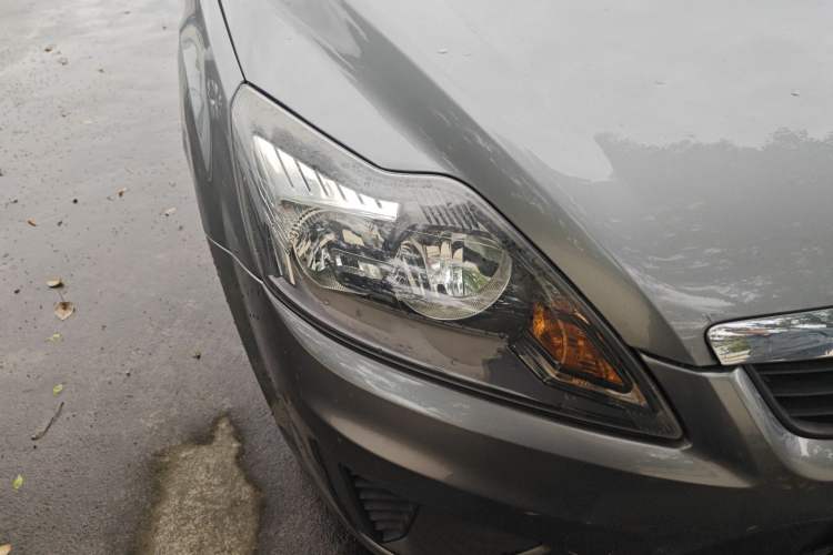 Used Ford Focus 2012 Hatchback Classic 1.8L Automatic Fashion Edition Right Front Headlight