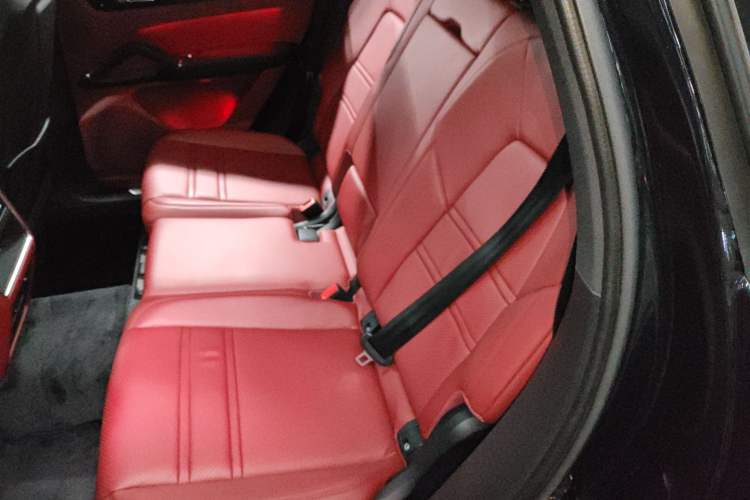 Used Porsche Cayenne 2019 Cayenne 3.0T Left Rear Seat