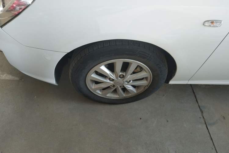 Used Hyundai Celesta 2016 1.6L Manual Joy Edition Left Front Wheel Hub