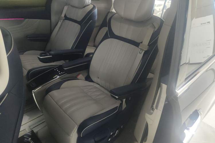 Used Roewe iMAX8 2021 400TGI Supreme Series Prestige Edition Left Rear Seat