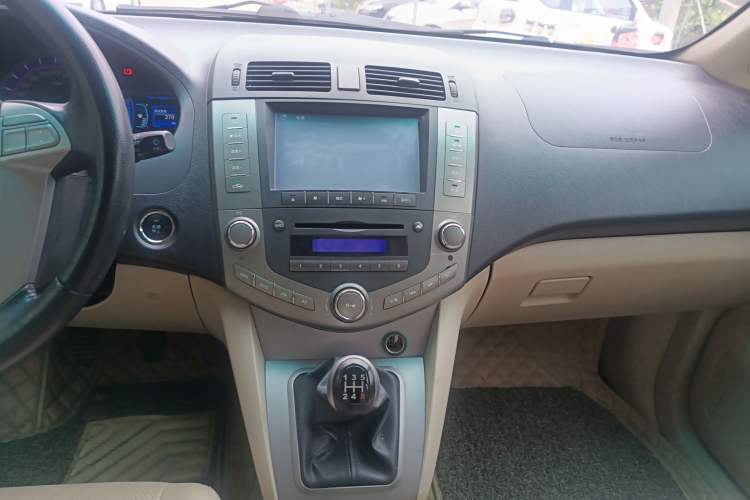 Used BYD S6 2014 2.0L Manual Luxury 5-Seater
