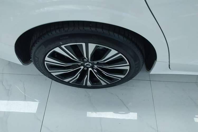 Used Volvo S60 2025 B4 Zhiyuan Luxury Edition
