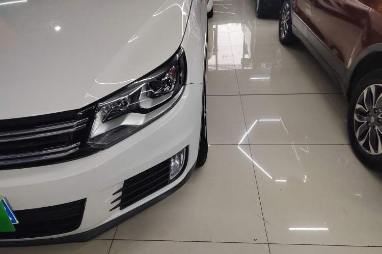 Used Volkswagen Tiguan 2015 1.8TSI Manual Two-Wheel Drive Fashion Edition Left Front Headlight