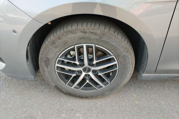 Used BYD Seal 05 DM-i 2025 DM-i Intelligent Drive 120KM Flagship Model Left Front Wheel Hub