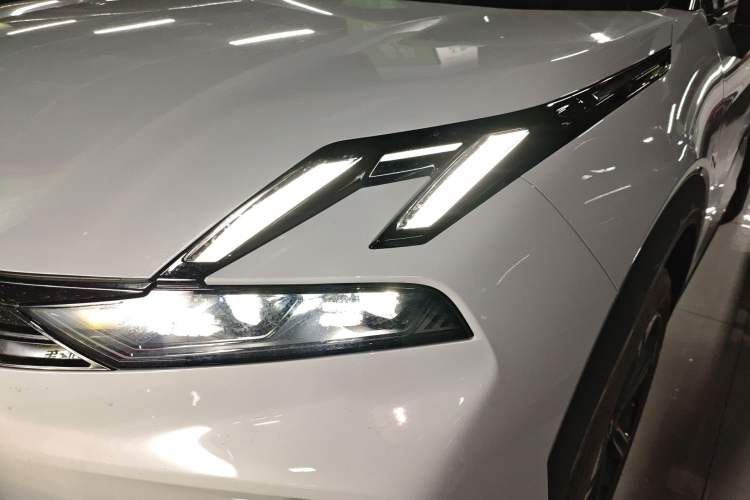 Used Lynk & Co 06 EM-P 2023 EM-P 56 Standard Range Pro Left Front Headlight