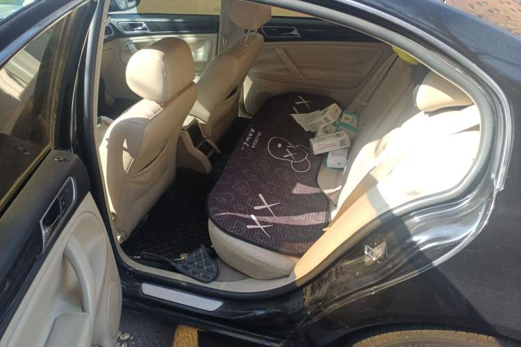 Used Volkswagen Passat 2009 2.0L MFI Automatic Luxury Edition Left Rear Seat