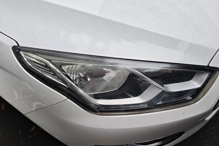 Used Ford Escort 2015 1.5L Automatic Comfort Edition Right Front Headlight