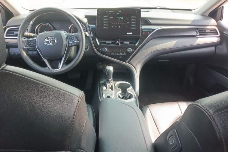 Used Toyota Camry 2021 2.0G Luxury Edition Center Console