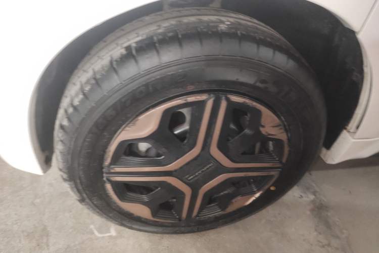 Used Baojun E200 2020 305KM Smart Drive Version Right Rear Wheel Hub