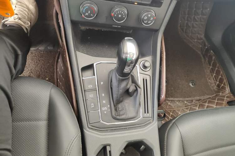 Used Volkswagen Lavida 2018 1.5L Automatic Comfort Edition China V Standard Gear Lever