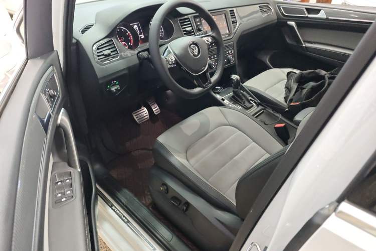 Used Volkswagen Golf Sportsvan 2019 280TSI Automatic Voyage Model China V Standard Driver Seat