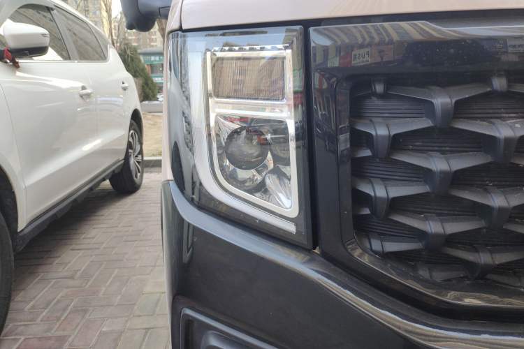 Used JMC Fushun 2023 2.0T Automatic Short-Wheelbase Low-Roof Commercial & Multi-Purpose Passenger Vehicle 6-Seater with Dual-Opening Tailgate Exterior 6