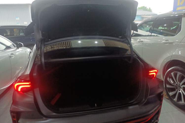 Used GAC Trumpchi EMPOW 2023 400T Automatic R PRO Trunk