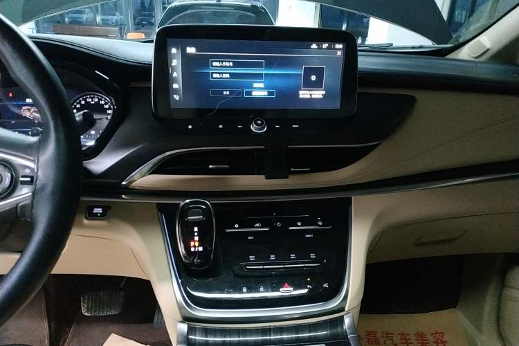 Used Buick GL8 2023 Land Executive Class Deluxe Model
