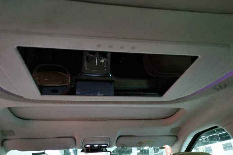 Used XPeng X9 2025 740 Ultra-Long Range Max Headliner