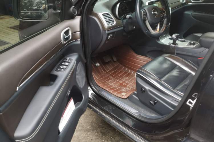 Used Jeep Grand Cherokee 2015 3.6L Luxury Navigation Edition