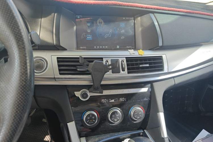 Used Haval H7 2018 Blue-Label H7 2.0T Automatic Enjoyment Model Audio And AC Panel