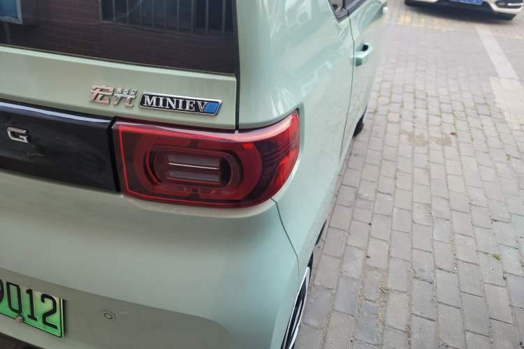 Used Wuling Hongguang MINIEV 2022 Macaron Premium Model – Lithium Iron Phosphate Right Rear Taillight