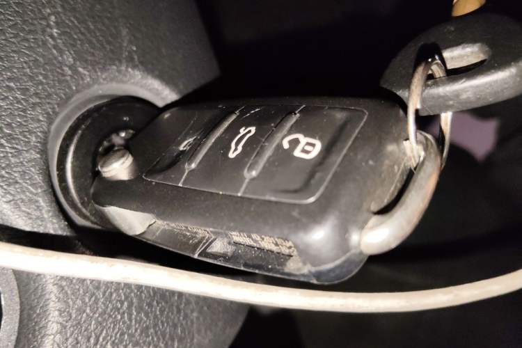 Used Skoda Rapid 2016 1.4L Manual Front-Wheel Drive Model Vehicle Key