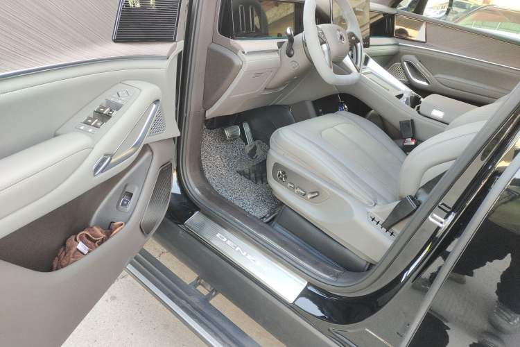 Used Denza N9 2025 Prestige Version
