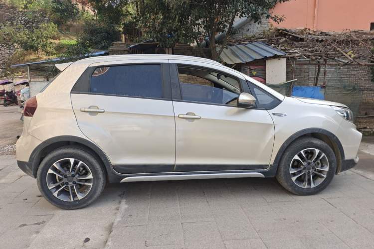 Used Geely Auto Vision X3 2019 Upgraded Model 1.5L CVT Prestige Version
