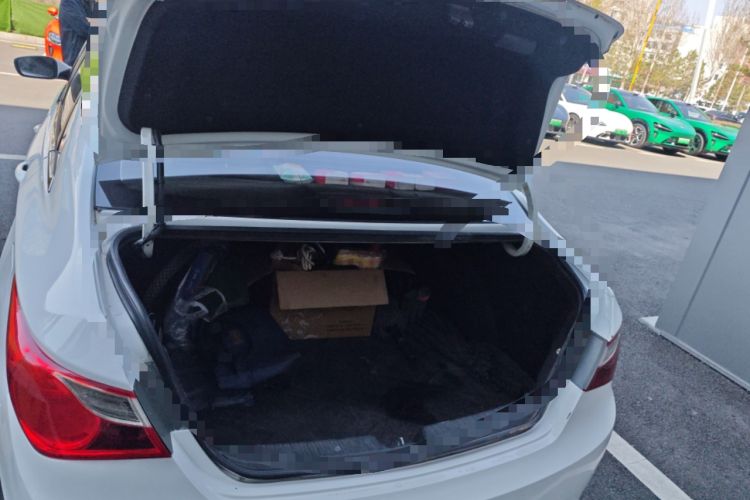 Used Hyundai Sonata 2011 2.0L Automatic Leading Edition Trunk