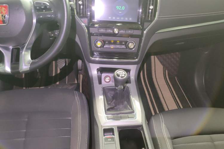 Used Roewe RX5 2016 Revised Version 20T Two-Wheel Drive Manual Transmission Luxury Edition
